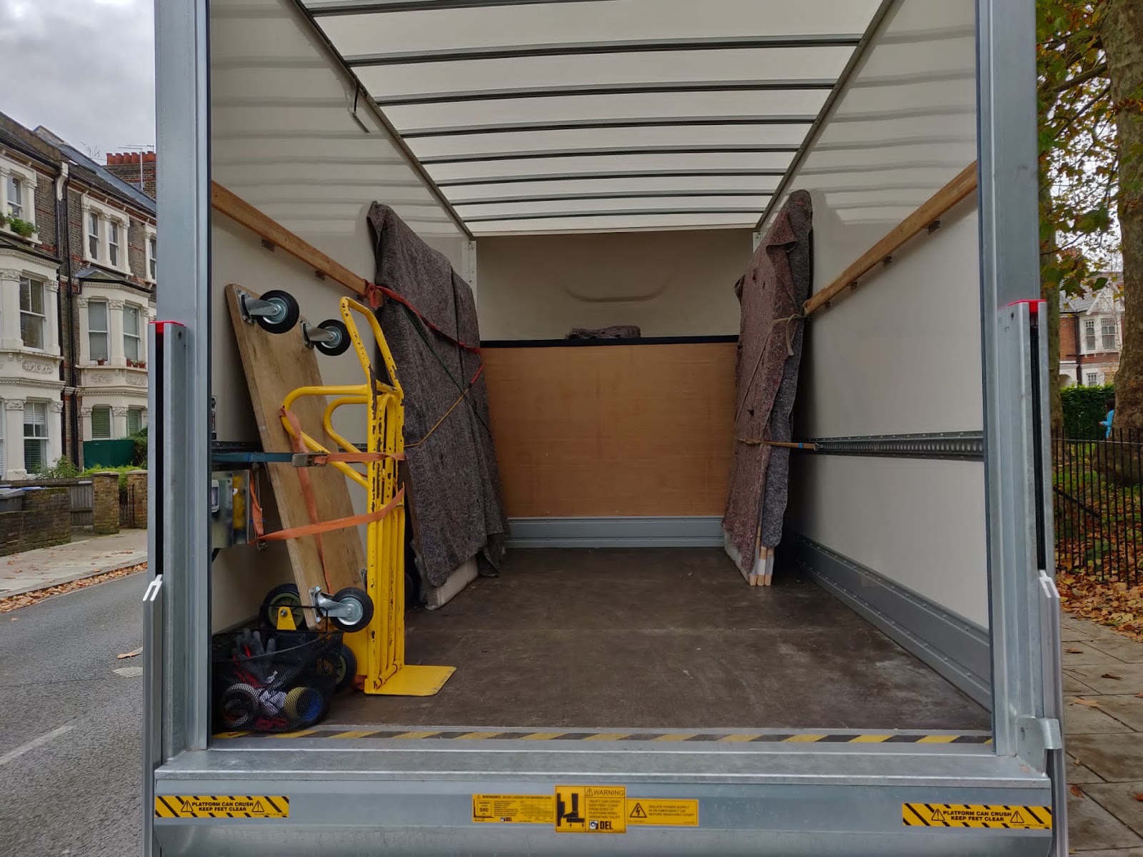 Handy Van Guys. Man & Van Service in Wimbledon London