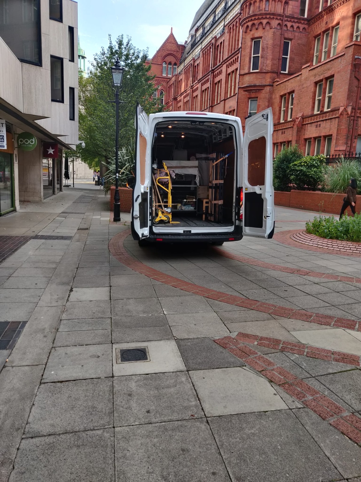 Handy Van Guys. Man & Van Service in Wimbledon London