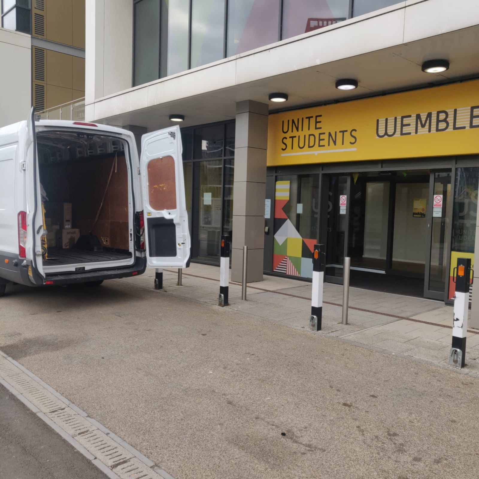 Handy Van Guys. Man & Van Service in Wimbledon London